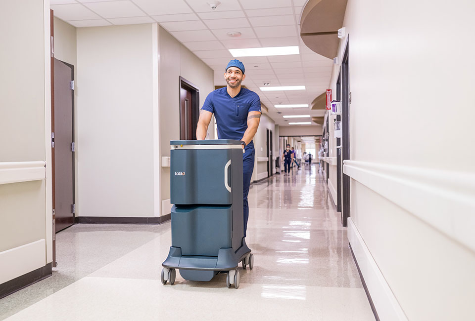 Nurse pushing a Tablo