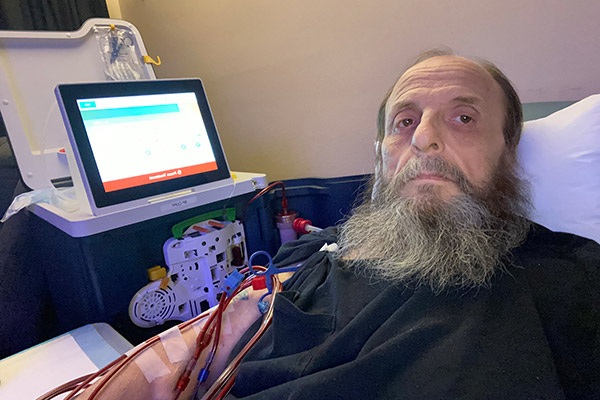Navy Vet Opts for a Flexible Dialysis Machine for Home